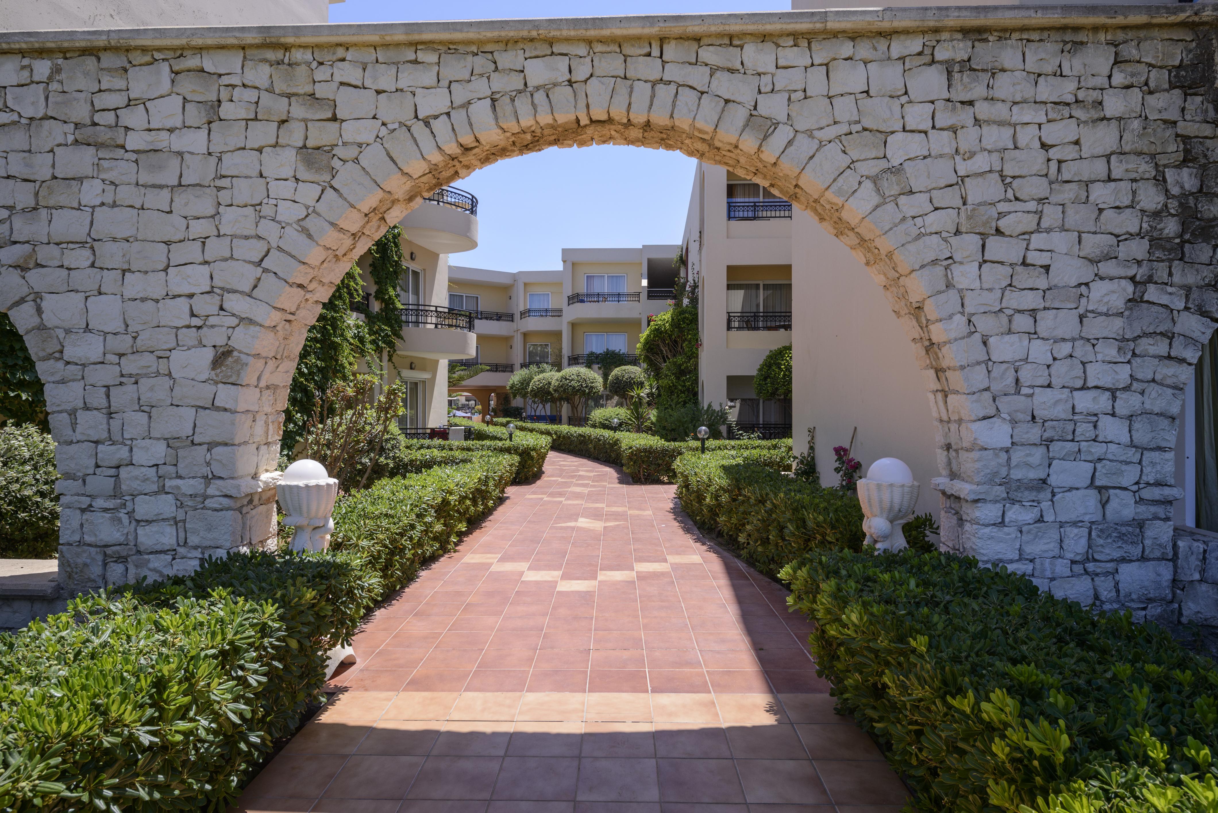 Vantaris Palace Paralia Kourna Exterior photo