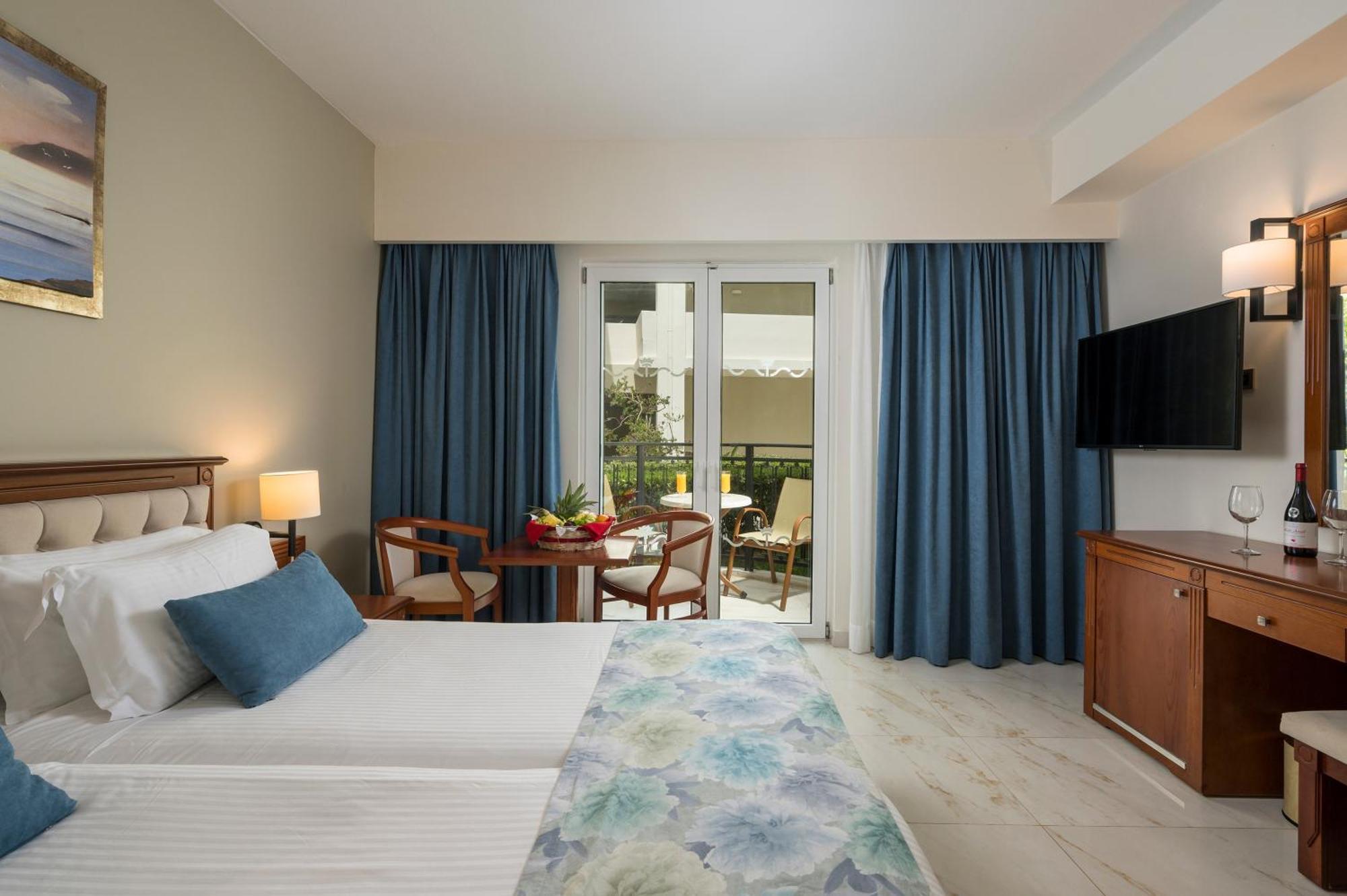 Vantaris Palace Paralia Kourna Exterior photo